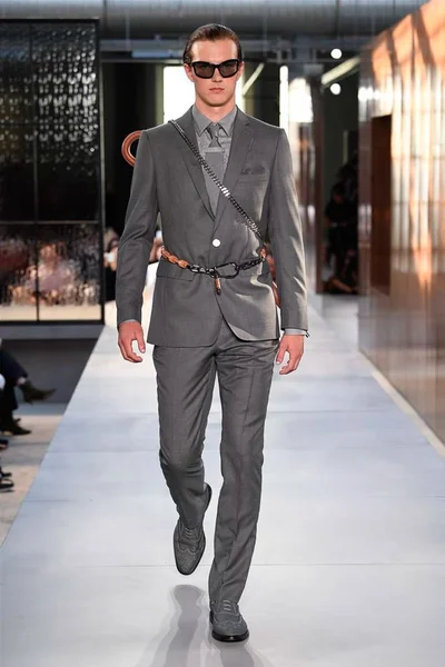 Look 49
